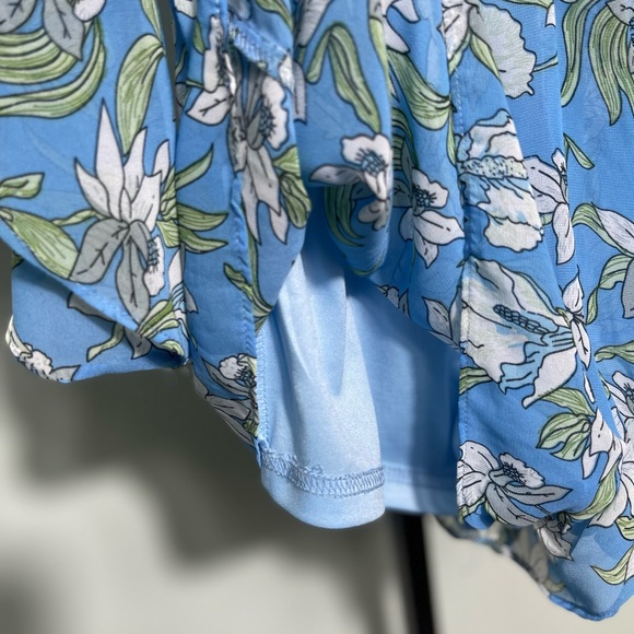 Lulus Stay Sweet Blue Floral Print Chiffon Off Shoulder Romper Size S NWOT - Picture 6 of 6